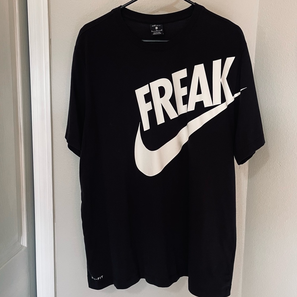 Nike Dri-Fit, Giannis ‘Freak’ Antetokounmpo, Men’s XL, t-shirt, black & white.